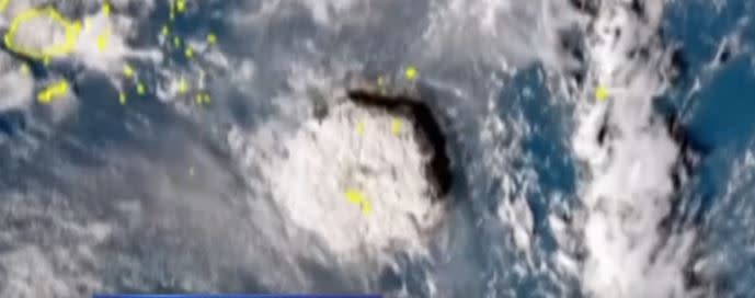 東加火山爆發，專家認為噴發活躍期可能持續。   圖：翻攝自央視網