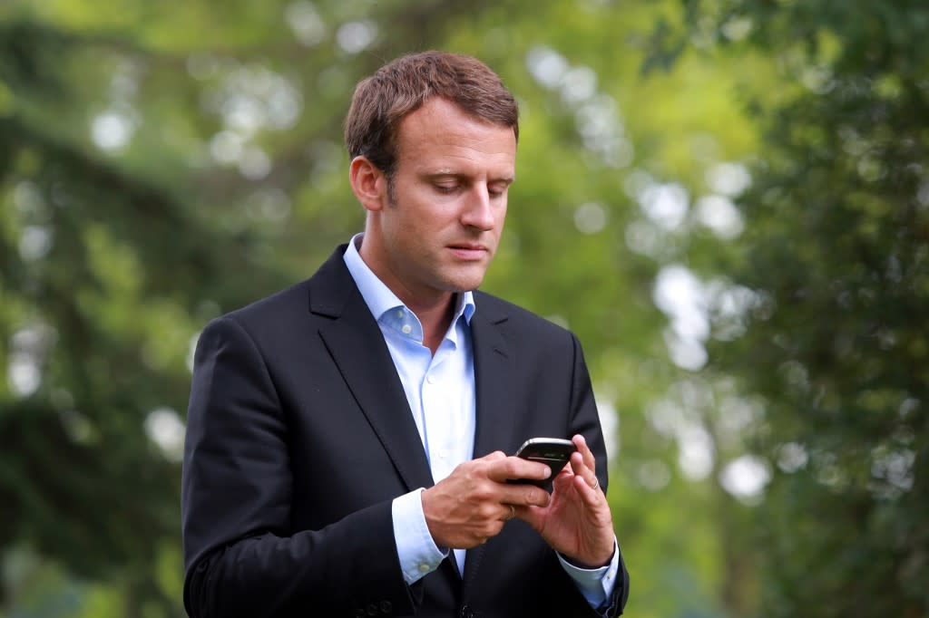 Emmanuel Macron est arrivé sur Tiktok, et s'il semble s'adresser aux utilisateurs du réseau social, il vise en fait leurs parents. 