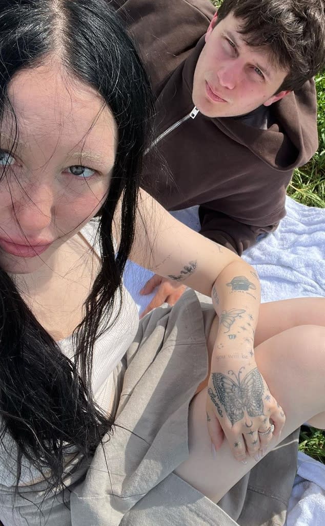 Noah Cyrus, Pinkus, Engagement, Ring, Instagram