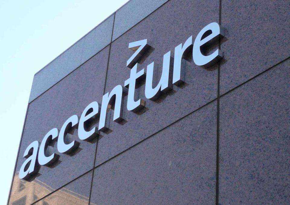 Accenture, Sofía Vago