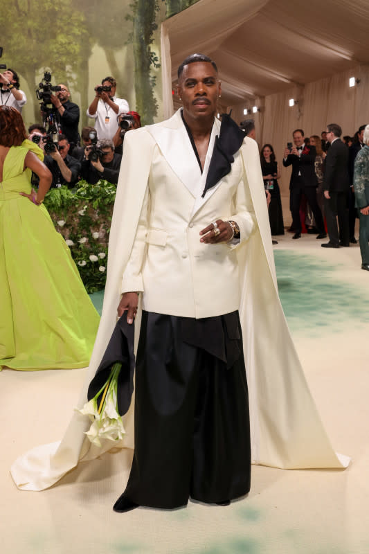 <p>John Shearer/Getty Images</p><p>Domingo, who wowed audiences on the awards season red carpets earlier this year wore a cream suit complete with a floor length cape and carried lllies. </p>