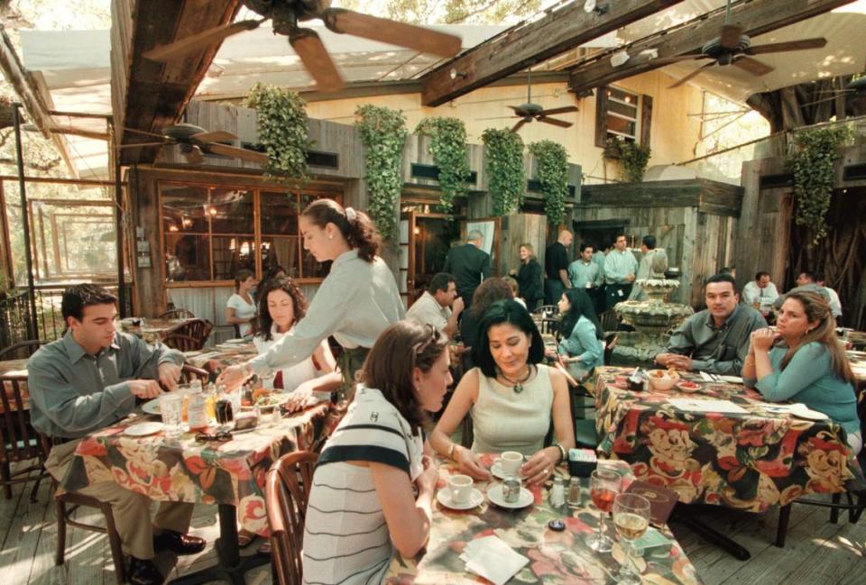 In 2000, Rosina Gomez de Freites and Querube Kelso enjoy a business lunch at Perricone’s Marketplace and Cafe.
