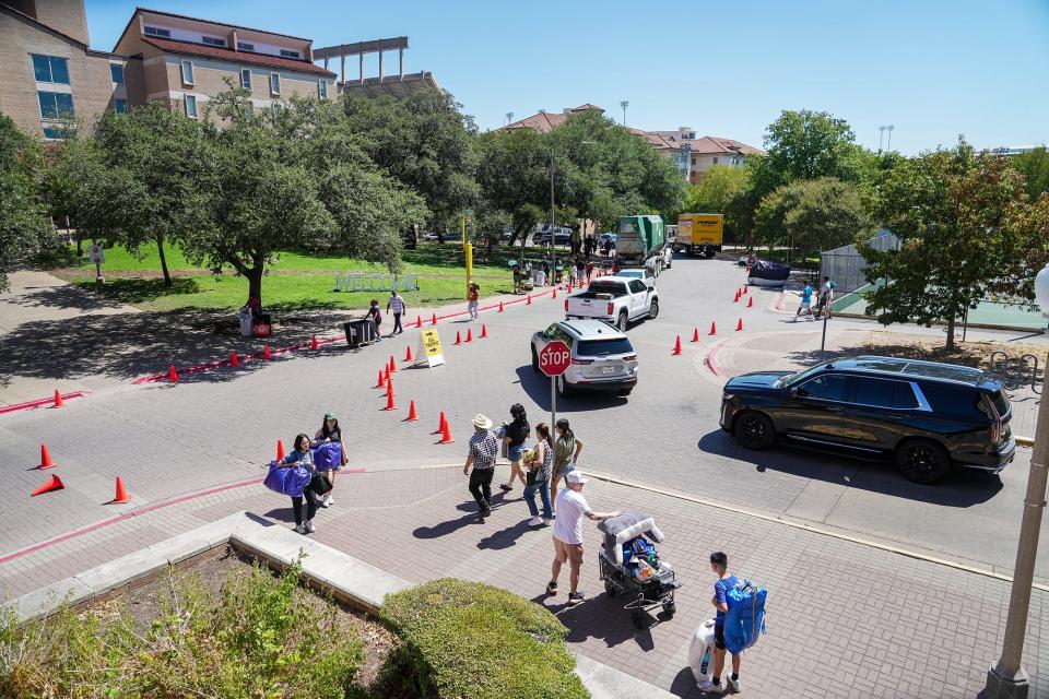 The University of Texas welcomes more than 8,000 new students as part of Mooov-In on Aug. 18.