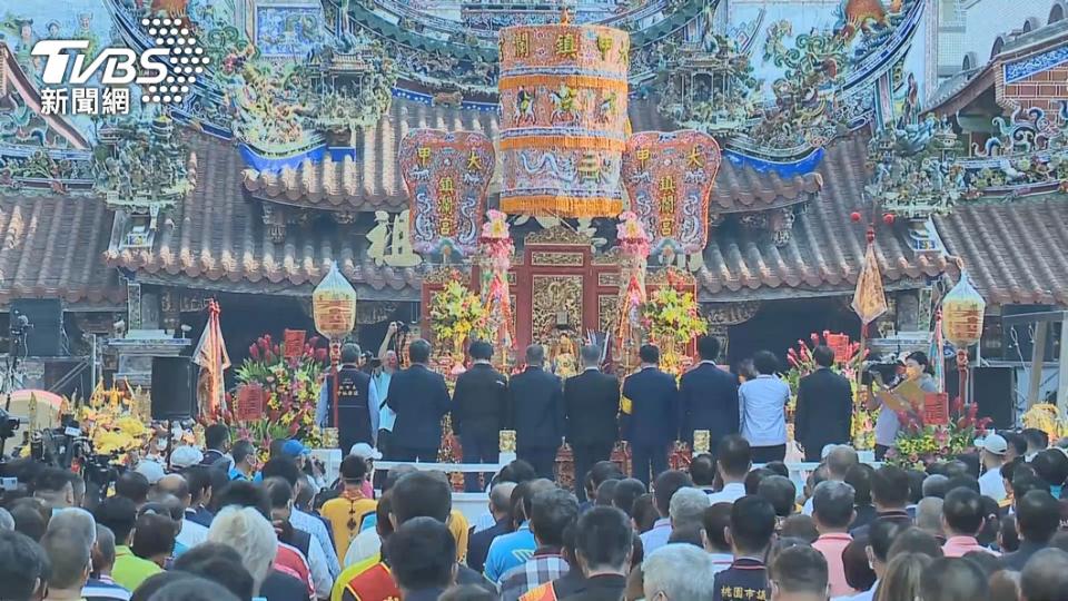 大甲媽祖吸引許多信徒跟隨。（圖／TVBS）