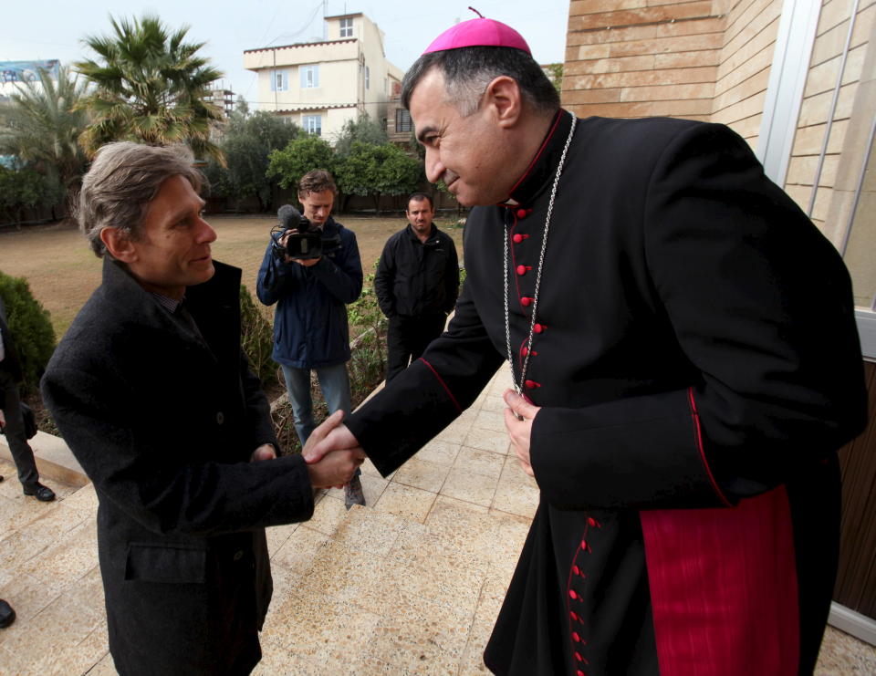 U.S. Assistant Secretary of State for Democracy, Human Rights and Labor Tom Malinowski, left, shakes hands with Archbishop Bashar Warda during his visit to the Chaldean Church in Erbil, Iraq. (Photo: Azad Lashkari/Reuters)