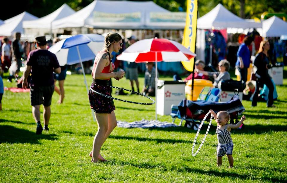 Weather is forecast to be warm and beautiful for this weekend’s family-friendly Hyde Park Street Fair.