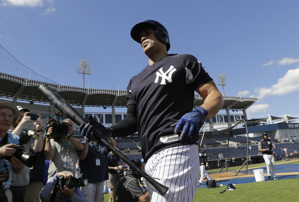 New York Yankees’ Giancarlo Stanton walks off the field after batting practice at baseball spring training camp, Monday, Feb. 19, 2018, in Tampa, Fla. (AP Photo/Lynne Sladky)