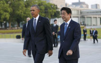 <p>President Barack Obama, left, accompanied by Japanese Prime Minister Shinzo Abe, leaves the Hiroshima Peace Memorial Park after laying a wreath in Hiroshima, western Japan, Friday, May 27, 2016. (Photo: Shuji Kajiyama/AP) </p>