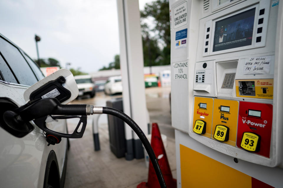 Photo taken on Aug. 11, 2021 shows a pump at a gas station in Arlington, Virginia, the United States. U.S. inflation remained elevated in July, but there were signs that inflation might have peaked amid pandemic-related supply constraints and the emergence of the Delta variant. The consumer price index CPI increased 0.5 percent in July after rising 0.9 percent in June, the U.S. Labor Department said on Wednesday. (Photo by Liu Jie/Xinhua via Getty Images)