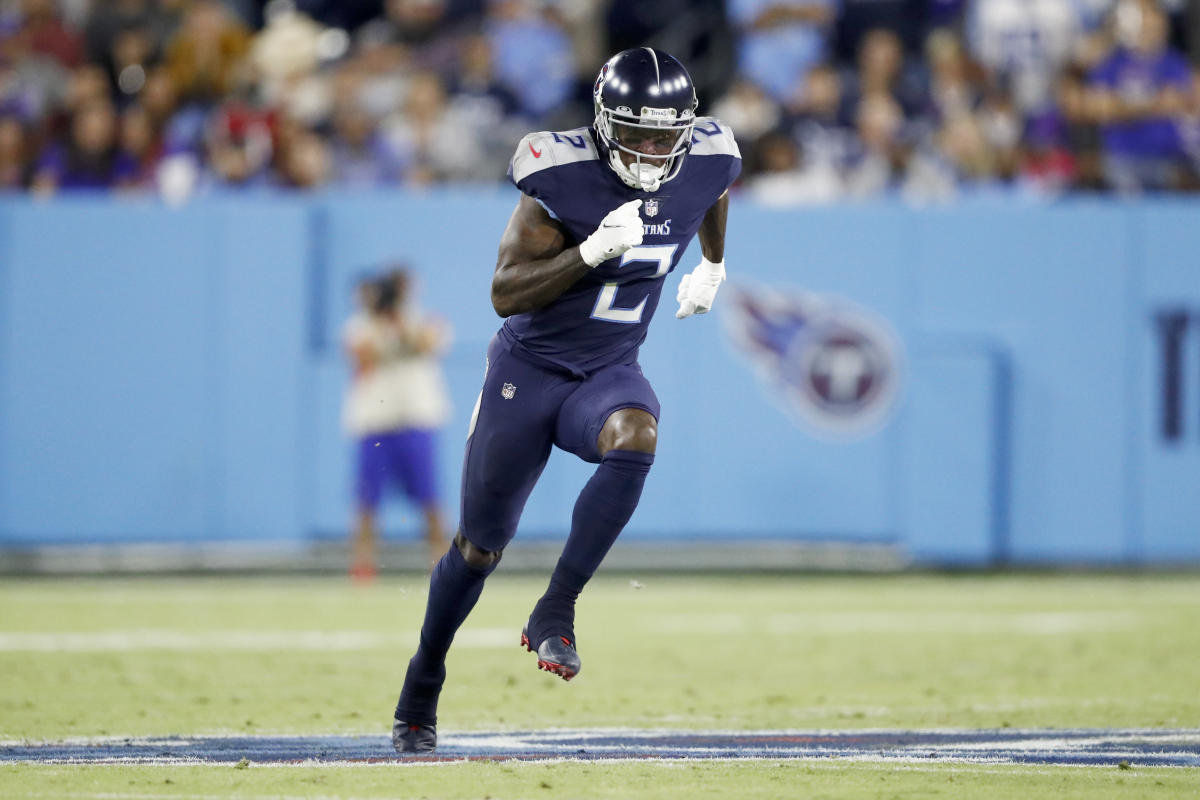 Atlanta Falcons Julio Jones jogs back to the sideline after allowing a pass  to bounce out of his hands in the endzone against the Pittsburgh Steelers  in the second quarter at Heinz