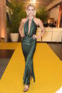 <p>Lena Gercke führte auf dem Dreamball ein atemberaubendes Kleid in Dunkelgrün aus. Besonderer Hingucker: ihr tiefer Ausschnitt. </p>