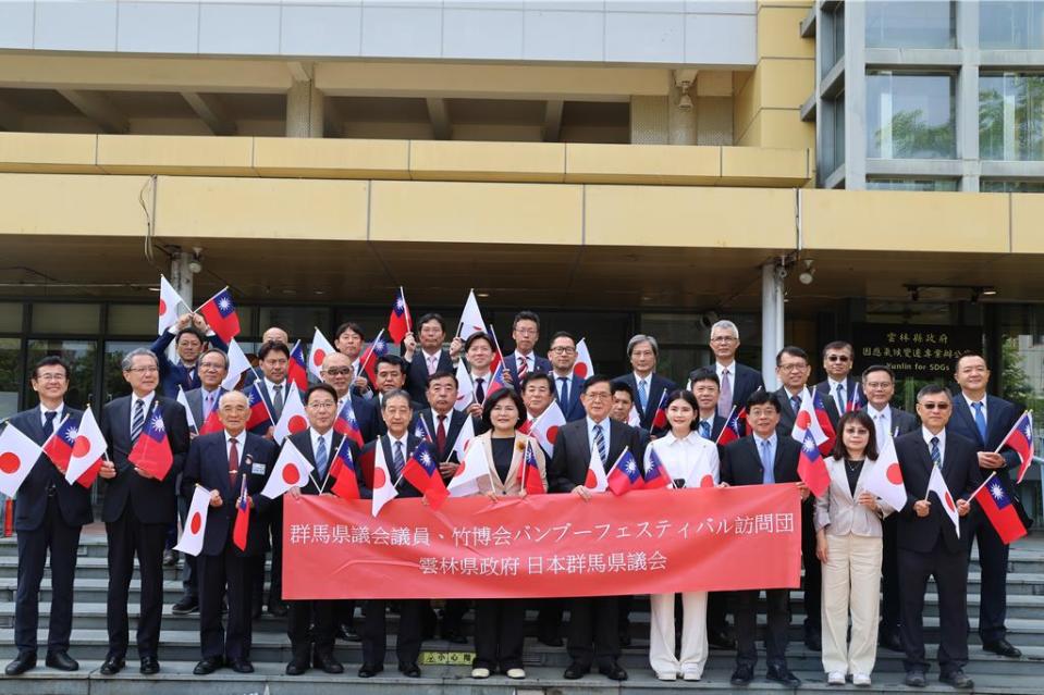 台灣從昨晚開始地震不斷，日本群馬縣議員18人正受邀到雲林參訪，剛好遇到台灣接連地震。（周麗蘭攝）