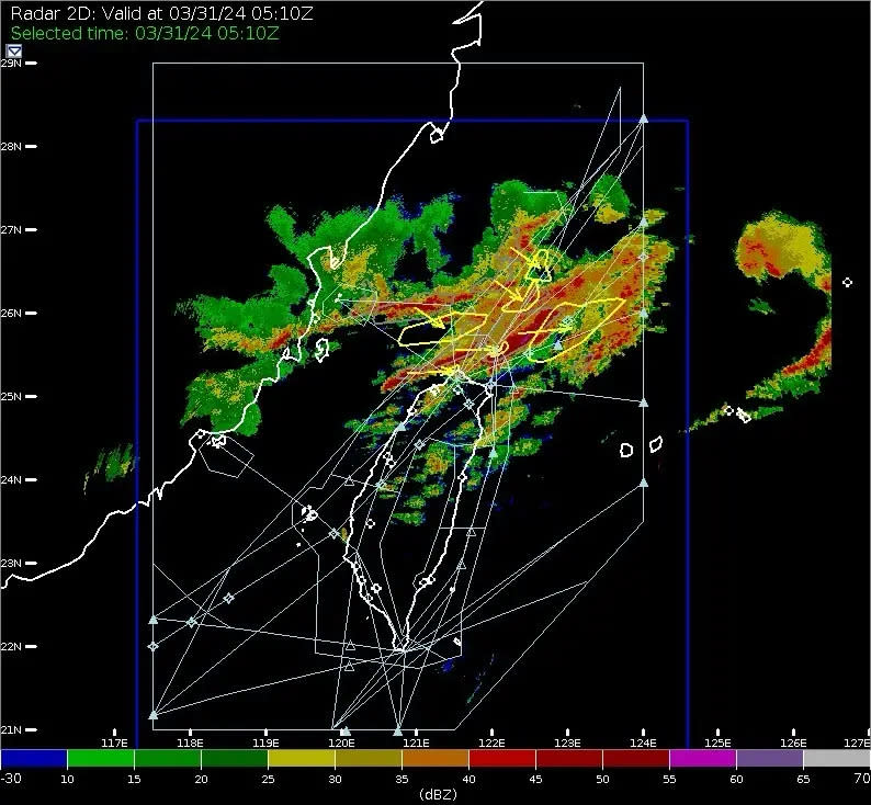▲今（31）日台灣北方及東方區域天候惡劣，有大片雷雨胞影響航機飛航路線。（圖／桃園機場提供）