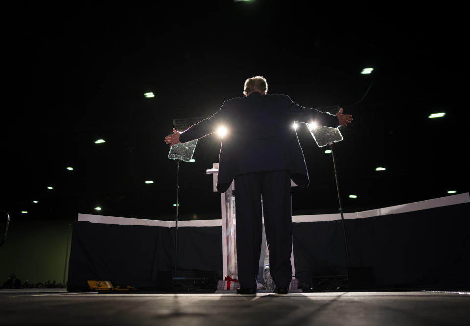 El expresidente Donald Trump, candidato presidencial republicano, habla durante un evento en Palm Beach, Florida, el 11 de octubre de 2023. (Doug Mills/The New York Times).