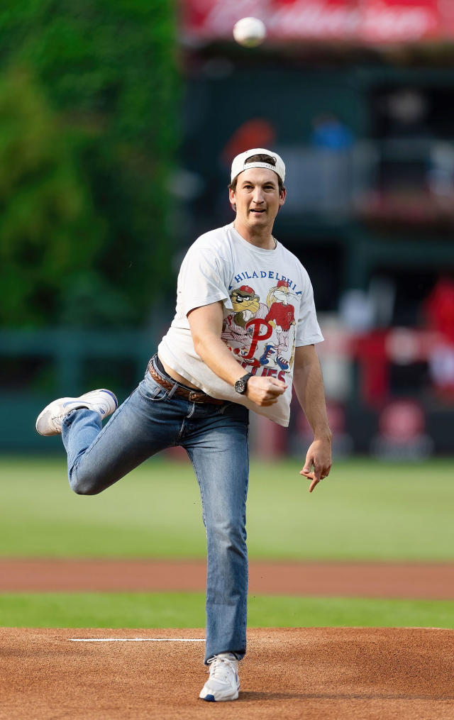 Celebrity Baseball Fans: Stars Get In The MLB Spirit (PHOTOS