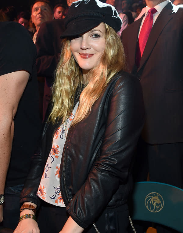 Drew Barrymore was joined by her hubby Will Kopelman for a #datenight at #fightnight.