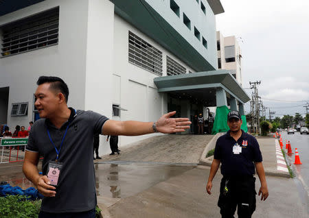 Officers clear the area in front of Chiang Rai hospital where the 12 schoolboys and their soccer coach trapped inside a flooded cave, will get treatment, in the northern province of Chiang Rai, Thailand, July 8, 2018. REUTERS/Soe Zeya Tun