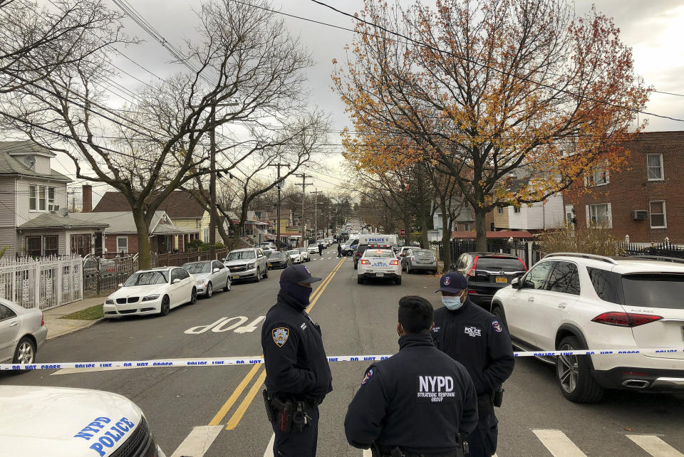 Image: Bronx shootout US marshals (Mark Lennihan / AP)