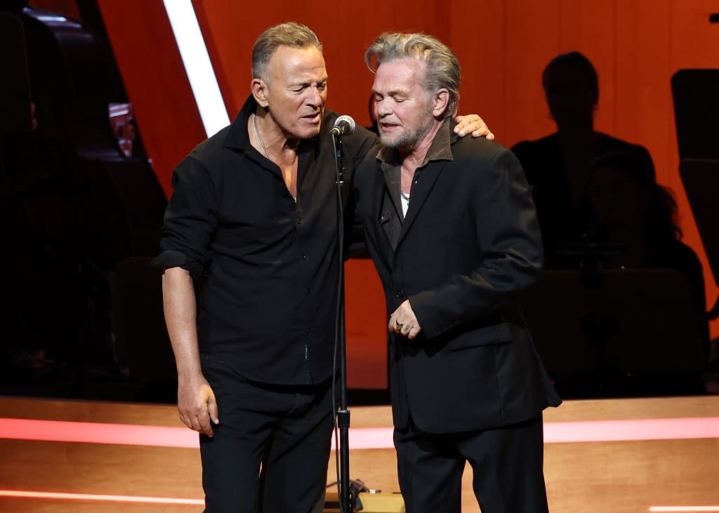 NEW YORK, NEW YORK - NOVEMBER 06: (L-R) Bruce Sprinsteen and John Mellencamp perform onstage during the 17th Annual Stand Up For Heroes Benefit presented by Bob Woodruff Foundation and NY Comedy Festival at David Geffen Hall on November 06, 2023 in New York City. (Photo by Jamie McCarthy/Getty Images for Bob Woodruff Foundation)