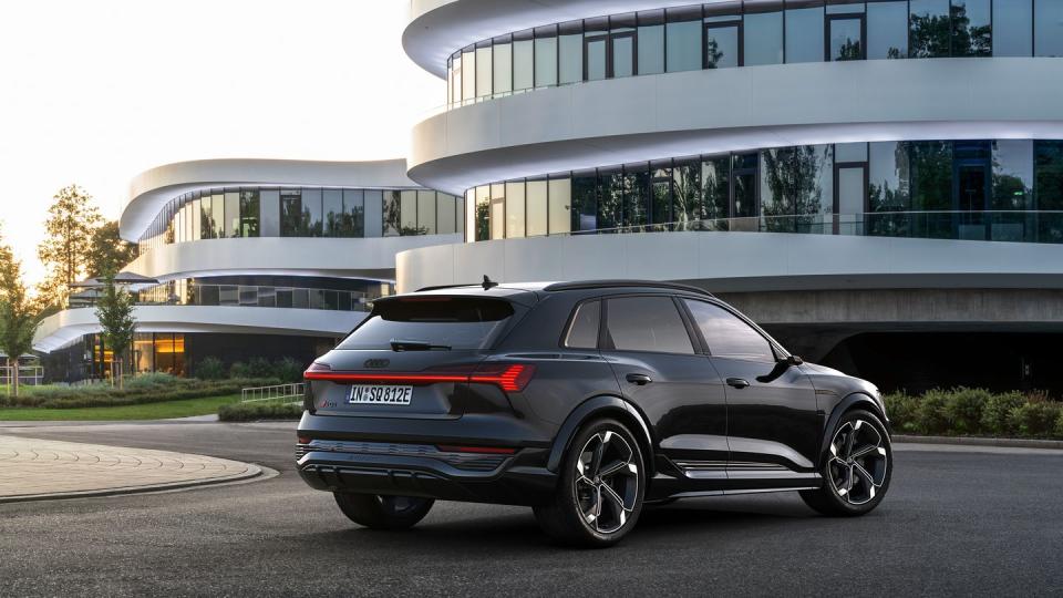 2024 audi sq8 etron