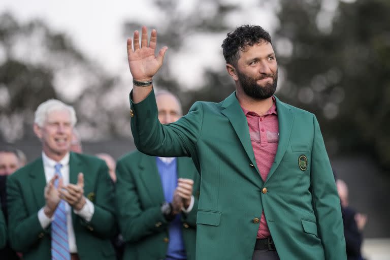 El saludo de Jon Rahm, como nuevo campeón en el Masters de Augusta; un recuerdo y una conquista para toda la vida