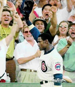 Chicago\'s Sammy Sosa acknowledges the crowd at Wrigley Field after hitting his 60th home run of the season during Saturday\'s 15-12 win over Milwaukee. AP Photo.