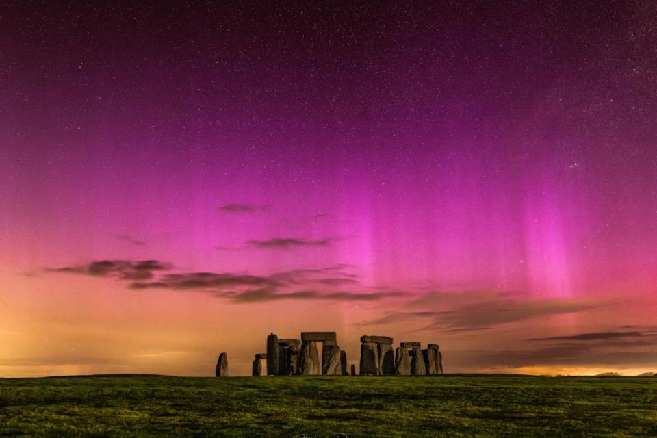 Beautiful photo captures Northern Lights over Stonehenge again