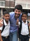 <p>Patiño es fundador del movimiento socio-cultural “Caracas Mi Convive”, en cuyo marco lleva el proyecto Alimenta la Solidaridad, un plan de alimentación para atender a niños de bajos recursos, que, debido a la crisis alimentaria del país, presentan cuadros crítico de desnutrición.<br></p><p>“Con la ayuda de un nutricionista –explica Patiño- hicimos un menú económico y balanceado y les brindamos una comida al día, de lunes a viernes, a casi 1000 niños, en diez comedores en siete zonas de Caracas. Además, se han incorporado actividades de formación en valores para los niños, así como para las madres, que buscan el empoderamiento y la sostenibilidad del programa.<br>(Foto: Cortesía) </p>