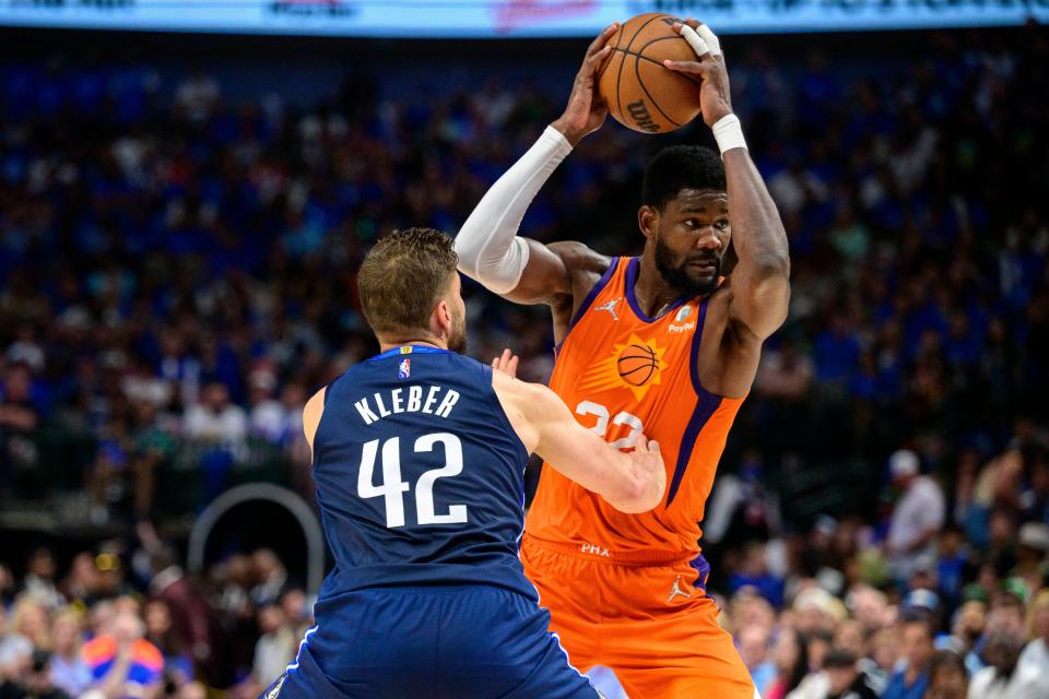 May 8, 2022; Dallas, Texas, USA; Dallas Mavericks forward Maxi Kleber (42) guards Phoenix Suns center Deandre Ayton (22) during the second quarter during game four of the second round for the 2022 NBA playoffs at American Airlines Center.