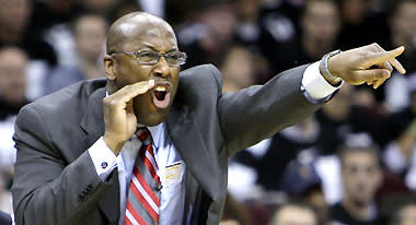 Cleveland coach Mike Brown screams at his team in the third quarter