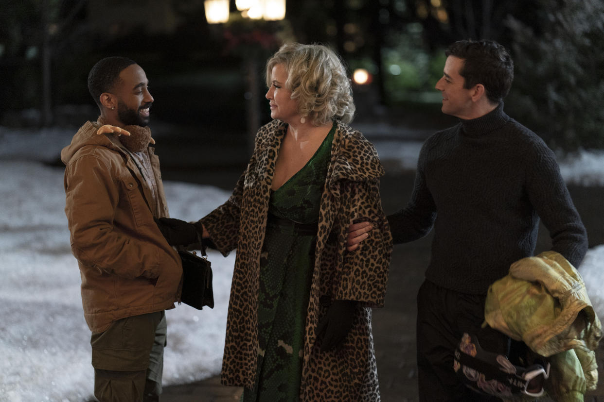 Chambers, Jennifer Coolidge and Urie in a scene from Single All the Way (Photo: Philippe Bosse/Netflix)