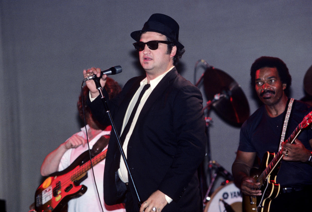 (MANDATORY CREDIT Ebet Roberts/Getty Images) John Belushi with Donald Duck Dunn and Matt 'Guitar' Murphy in back performing with The Blues Brothers at the Palladium in New York City on June 1, 1980. (Photo by Ebet Roberts/Redferns)