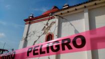 <p>A church is seen damaged after a 8,2 earthquake in Chiapa de Corzo, Chiapas, Mexico on Sept. 8, 2017. (Photo: Anadolu Agency/Getty Images) </p>