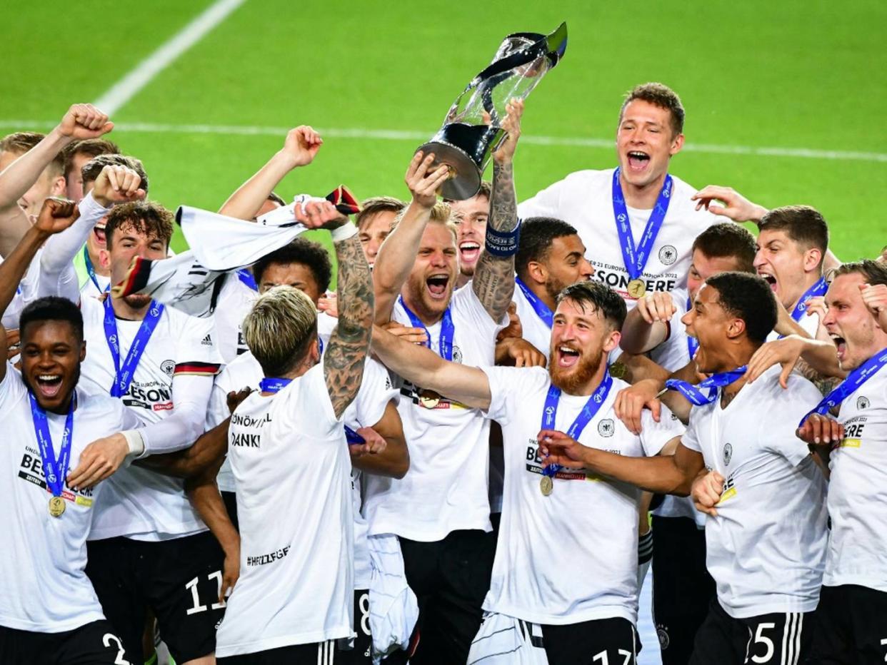 Löw gratuliert U21 zum EM-Titel: "Ihr habt uns stolz gemacht"