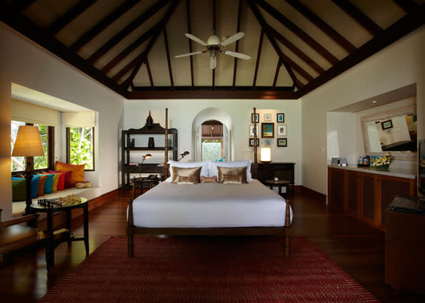 <p><b>14. Anantara Kihavah Villas</b></p>Located in South Male Atoll, Maldives, Anantara Kihavah Villas offers an average price of $1574 per night. The hotel is a Maldives luxury resort offers the ultimate in terms of privacy and tranquillity, your own sanctuary within a sanctuary.<p>(Image source: Hotel website)</p>