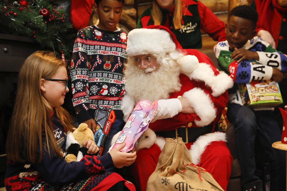 LONDON, ENGLAND - SEPTEMBER 29: Santa with children in the grotto as Hamleys unveil their Top Ten Toys for Christmas, on September 29, 2022 in London, England. (Photo by Tristan Fewings/Getty Images for Hamleys)