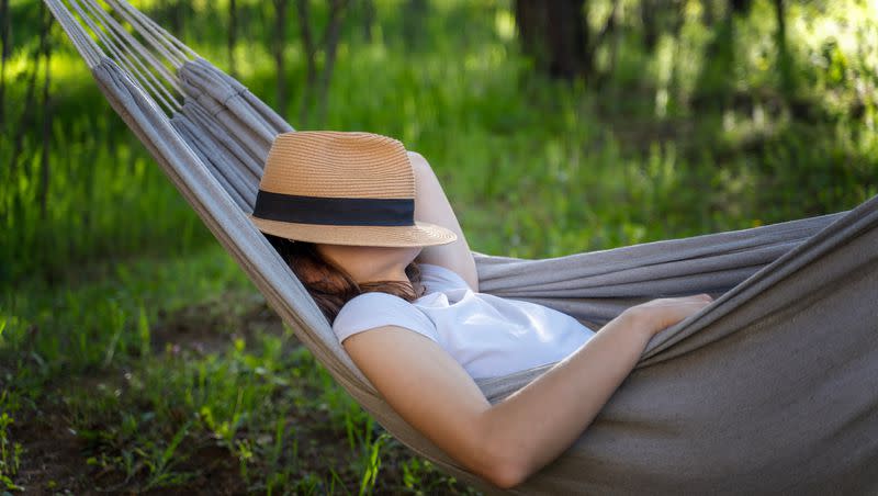 The health benefits of a 20-minute nap are plentiful, a study says.