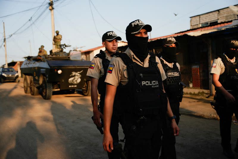 Joint military and police operation in the Socio Vivienda neighbourhood in Guayaquil