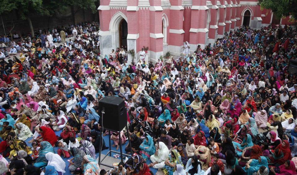 Pakistani Christians attend a Good Friday service at the Saint Anthony Church in Lahore April 18, 2014. Holy Week is celebrated in many Christian traditions during the week before Easter.