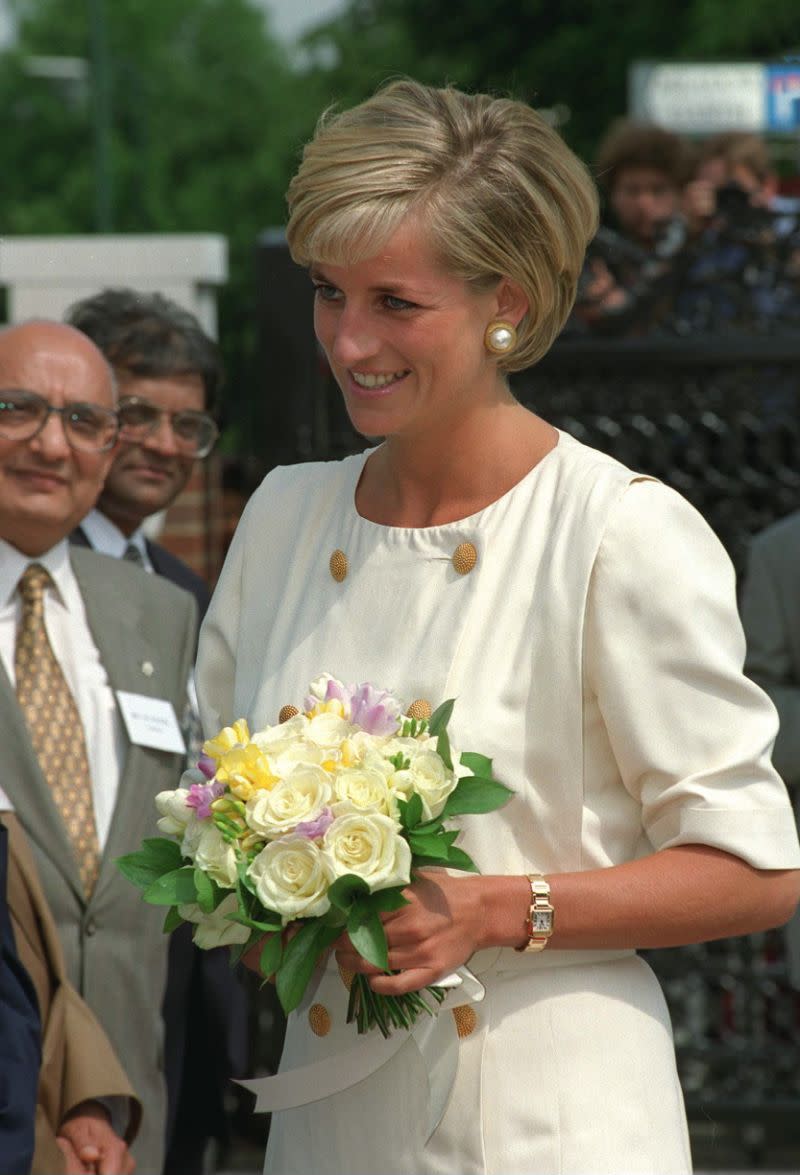 Prinzessin Diana wurde kurz vor ihrem Tod 1997 mit einer Uhr fotografiert, die dieselbe Cartier-Uhr zu sein scheint. (Getty Images)