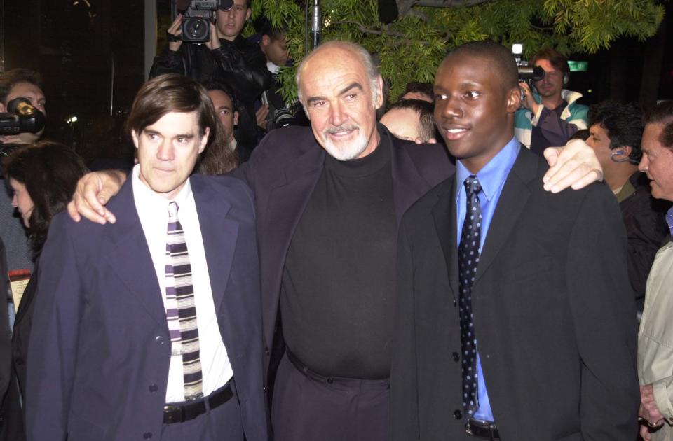 En 2000, Sean Connery revient au drame avec À la rencontre de Forrester de Gus Van Sant. L’acteur prête ses traits à un écrivain vieillissant et reclus qui se lie d’amitié avec un jeune lycéen du Bronx. Son personnage, fortement inspiré de J.D. Salinger, auteur de L’Attrape Cœurs, est profondément touchant.