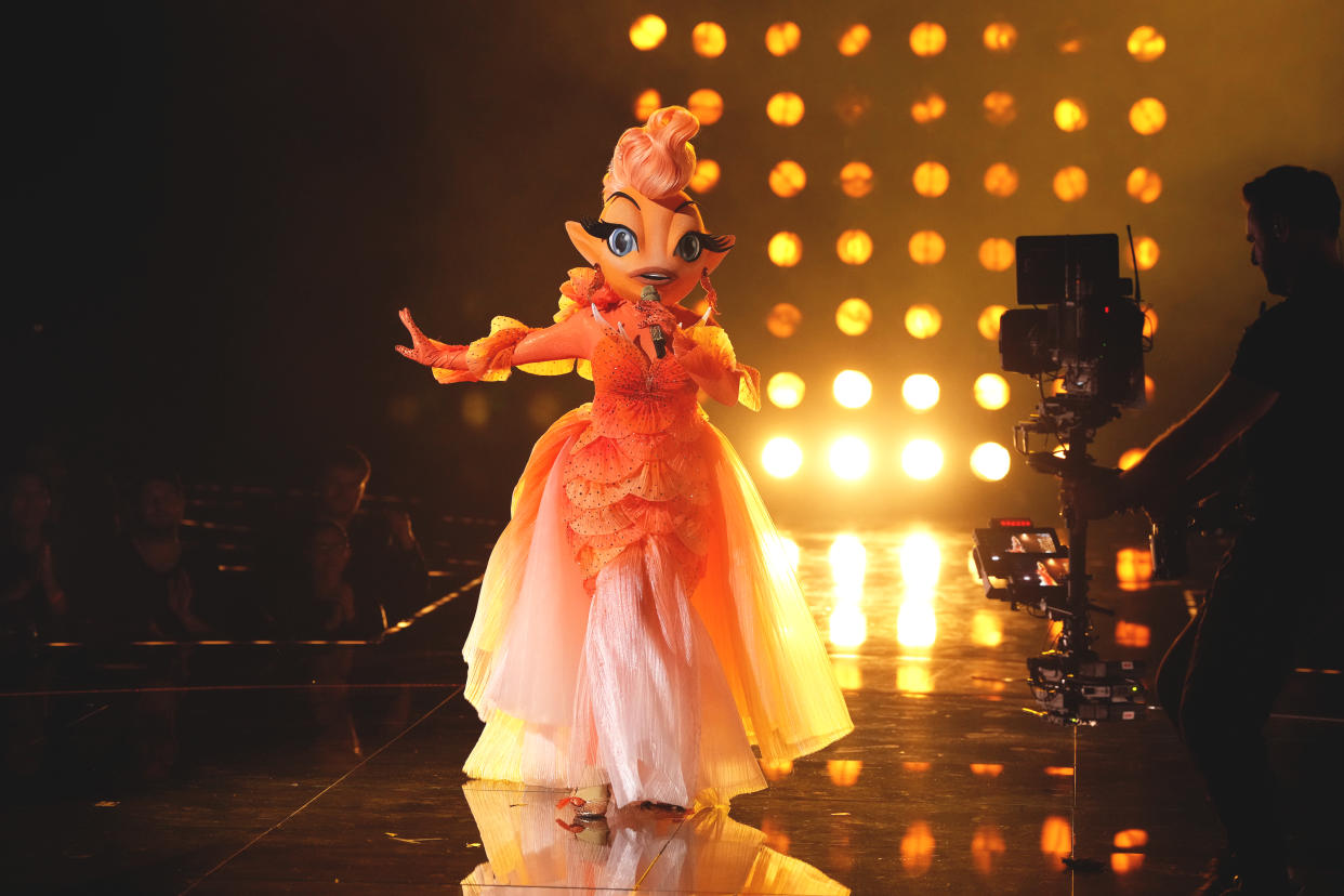 THE MASKED SINGER: Goldfish in THE MASKED SINGER “Queen Night” episode airing Wednesday, April 17 (8:00-9:02 PM ET/PT) on FOX. CR: Michael Becker / FOX. ©2024 FOX Media LLC.