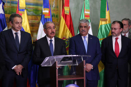 (L-R) Former Spanish Prime Minister Jose Luis Rodriguez Zapatero , Dominican Republic's President Danilo Medina, Dominican Republic's Chancellor Miguel Vargas and Mexican Chancellor Luis Videgaray talk to the media after participating in talks between the Venezuelan government and the opposition in Santo Domingo, Dominican Republic, December 2, 2017. REUTERS/Ricardo Rojas