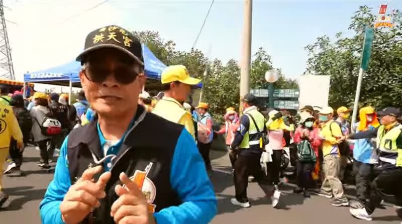 白沙屯媽祖選擇繞遠路走彰雲大橋進入雲林，拱天宮文化組執行長洪建華在直播興奮指出，這是歷史性的新篇章。(圖／翻攝自拱天宮臉書)