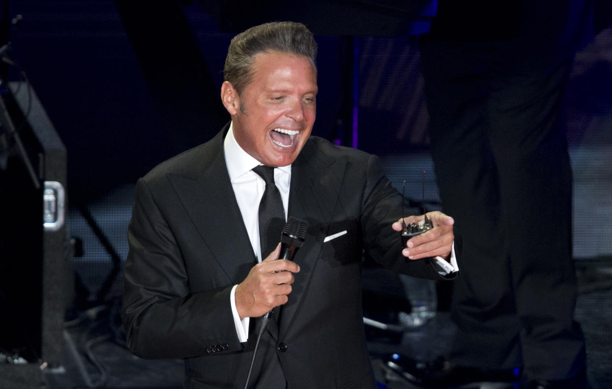 Luis Miguel (AP Photo/Eduardo Verdugo)