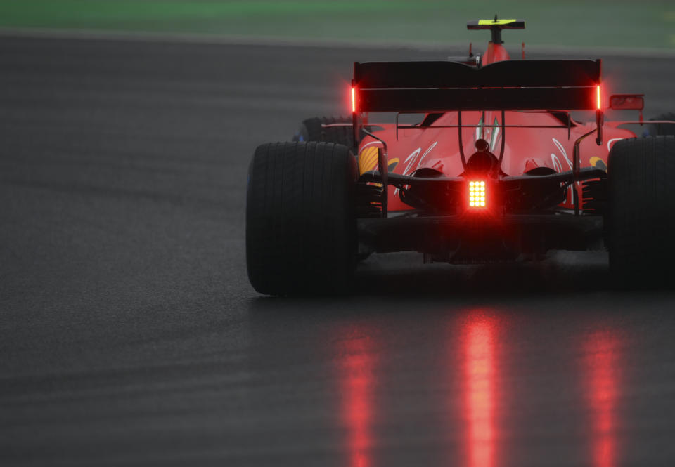 El piloto de Ferrari Charles Leclerc durante la tercera práctica antes del Gran Premio de Turquía, en Istanbul Park, Estambul, el 14 de noviembre de 2020. (Clive Mason/Pool via AP)