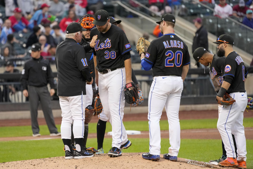 New York Mets manager Buck Showalter (11) removes pitcher Tylor Megill (38) from the game during the eighth inning of the first game of a baseball doubleheader against the Philadelphia Phillies, Saturday, Sept. 30, 2023, in New York. (AP Photo/Mary Altaffer)