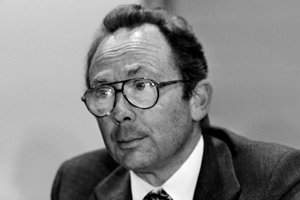 <p><b>Roland Peugeot -</b> L'ancien président du conseil de surveillance du groupe automobile, est mort mercredi 6 janvier 2016, à l'âge de 89 ans.<br>Petit-fils de Robert Peugeot, l'un des artisans de la réconciliation de la famille et de la fusion en 1910 des activités outils et cycles avec les activités automobiles, Roland Peugeot faisait figure de patriarche au sein du groupe. Président du conseil de 1972 à 1998, période marquée notamment par la fusion entre Peugeot et Citroën, il avait également occupé le poste de censeur au conseil de 2001 à 2014.</p><p><b>Ce contenu peut également vous intéresser :</b> <b><a rel="nofollow" href="https://fr.news.yahoo.com/photos/ils-nous-ont-quittes-en-2015-1420472594-slideshow/" data-ylk="slk:Ils nous ont quittés en 2015;elm:context_link;itc:0;sec:content-canvas;outcm:mb_qualified_link;_E:mb_qualified_link;ct:story;" class="link  yahoo-link">Ils nous ont quittés en 2015</a></b></p>