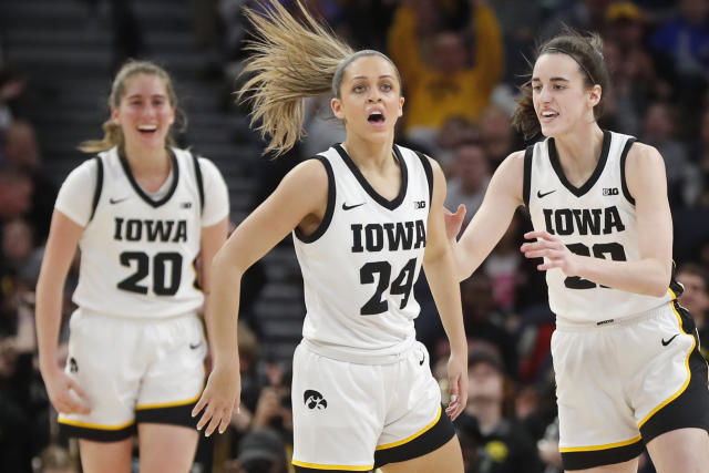 Clarks 22 Helps No 7 Iowa Top No 5 Maryland In B10 Semis 3490