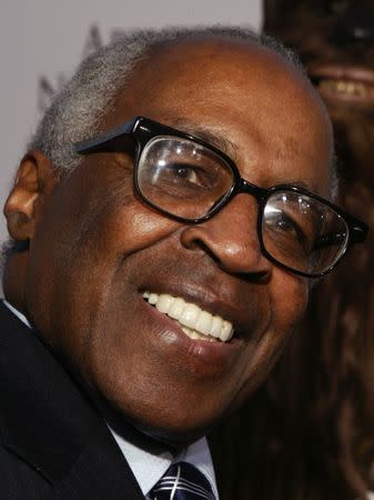 U.S. actor Robert Guillaume arrives for the premiere of "Star Wars: Episode III-Revenge of the Sith" in the Westwood area of Los Angeles May 12, 2005. REUTERS/Lee Celano